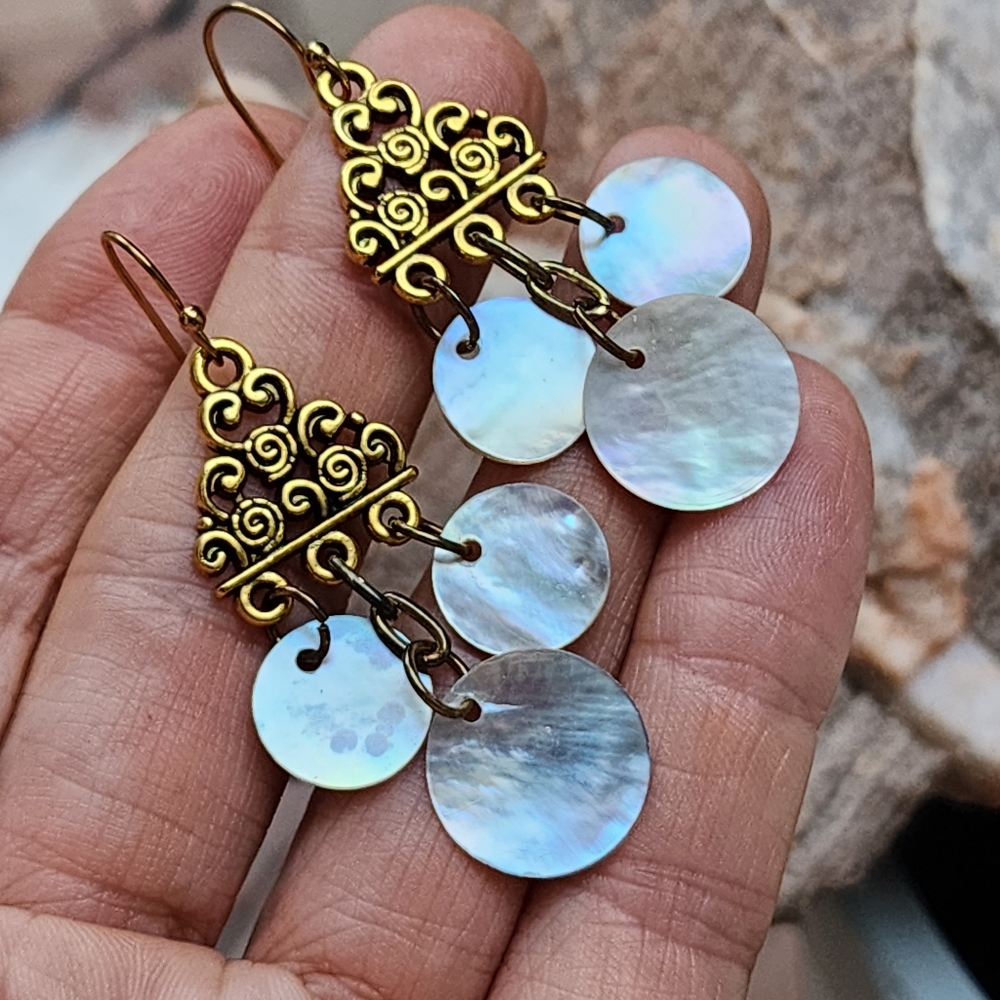 ❤️Vintage Chandlers Earrings 'Antique' Gold Natural Mother of Pearl Boho Gypsy